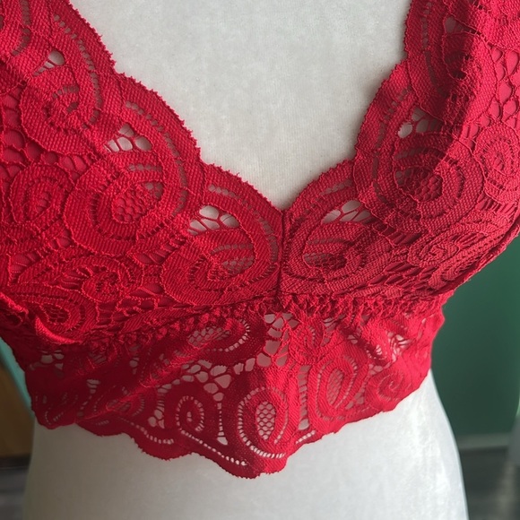Red lace bralette cami. - Picture 2 of 4